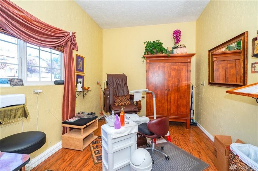 More Photos Of 2175 Jackson Hwy, Chehalis General Retail For Sale