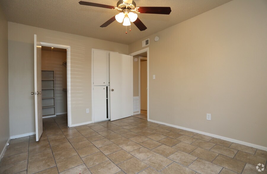 More Photos Of 504 Dudley Cir, Arlington Apartments For Sale