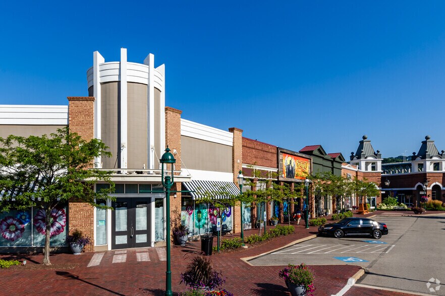 More Photos Of 100-148 W Bridge St, Homestead Unknown For Lease