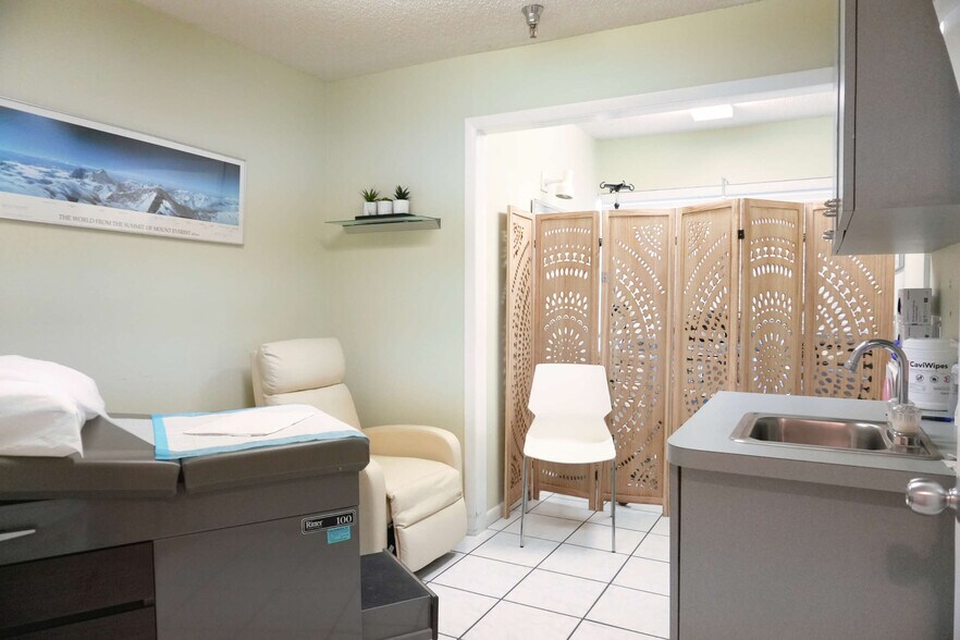 More Photos Of 1617 S Tuttle Ave, Sarasota Medical For Sale