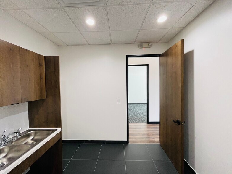 More Photos Of 7102 Tarrington Ave, #304, Sugar Land, TX 77479, Sugar Land Medical For Lease