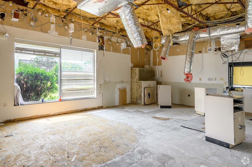 More Photos Of 2030 Old Bridge Rd, Woodbridge Bank For Sale