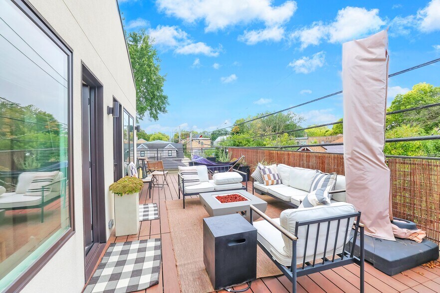 More Photos Of 1124 Florence Ave, Evanston Office Residential For Lease