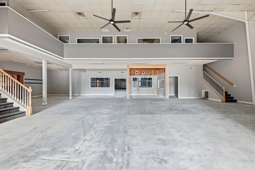 More Photos Of 619 Cassat Ave, Jacksonville Warehouse For Lease