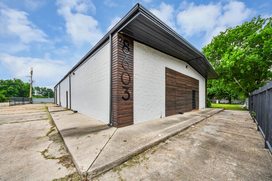 Primary Photo Of 8603 Shoal Creek Dr, Houston Warehouse For Sale
