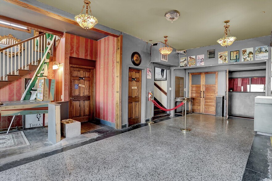 More Photos Of 111 S Walnut St, Edinburgh Theater Concert Hall For Sale