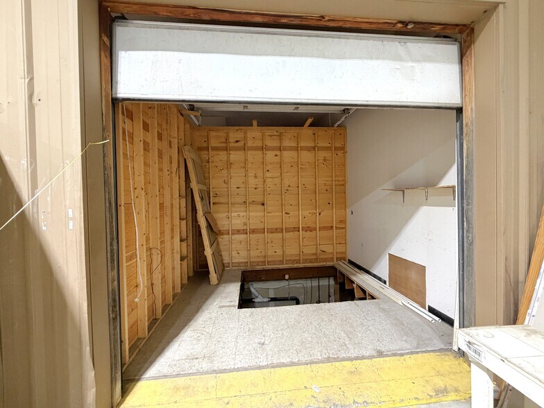 More Photos Of 309 Barclay Ave, Pine River Office For Sale