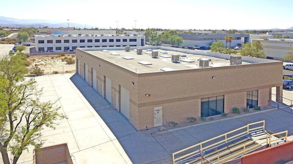 More Photos Of 72110 Corporate Way, Thousand Palms Warehouse For Lease