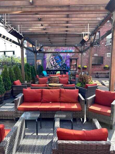 More Photos Of 64 Franklin St, Worcester Storefront Retail Residential For Lease