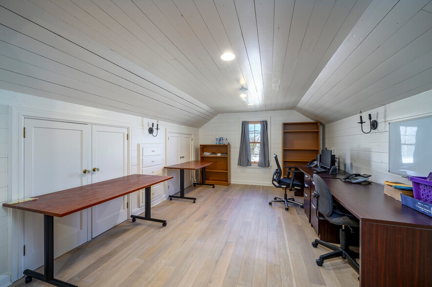 More Photos Of 636 NE Baker St, Mcminnville Freestanding For Sale