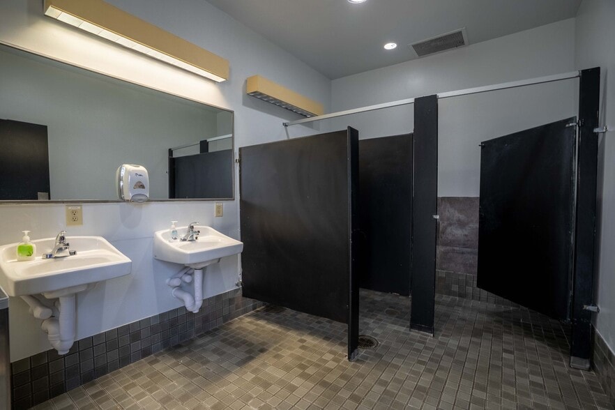 More Photos Of 8160 Regent Pky, Fort Mill Flex For Lease