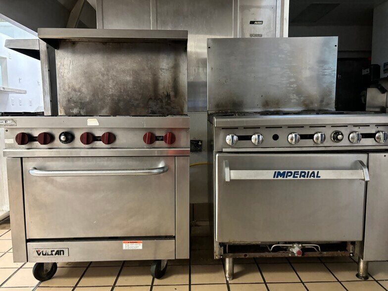 More Photos Of 210 N Lewis Ave, Oglesby Restaurant For Lease