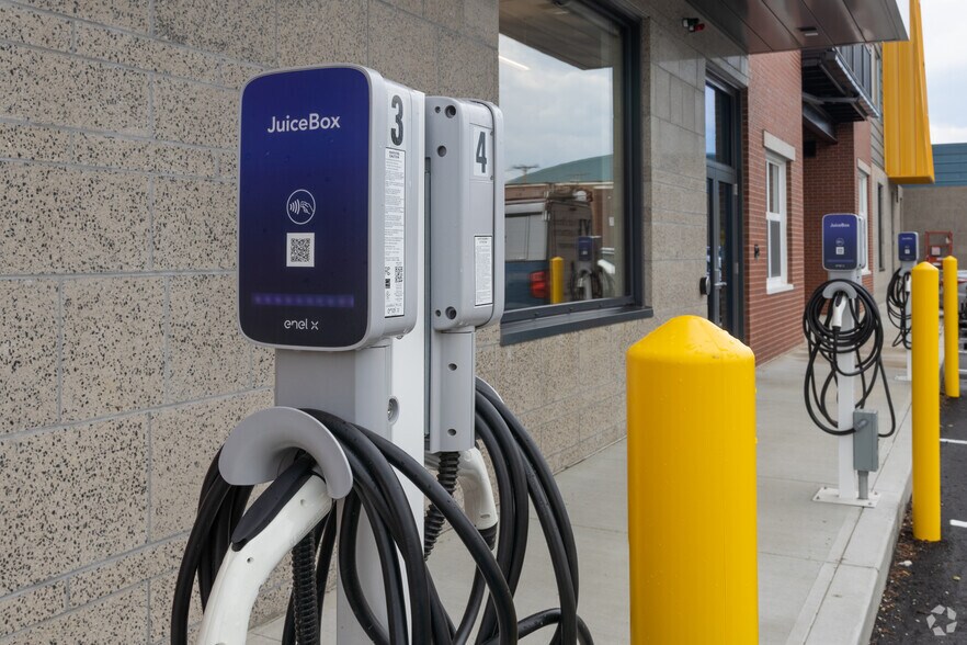 More Photos Of 409 Elm, Manchester Coworking Space