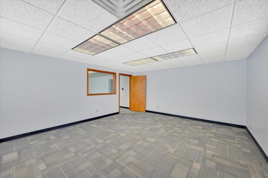 More Photos Of 8837 Lyndon St, Detroit Warehouse For Sale