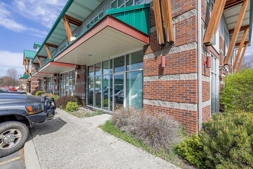 More Photos Of 317 W 6th St, Moscow Storefront Retail Office For Lease