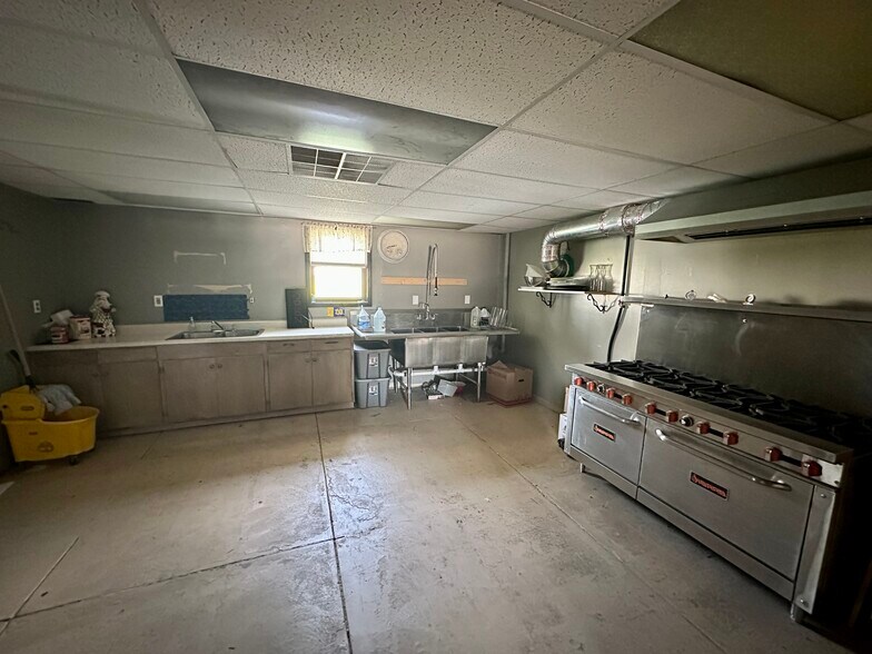 More Photos Of 1312 Broadway, Marysville Freestanding For Sale