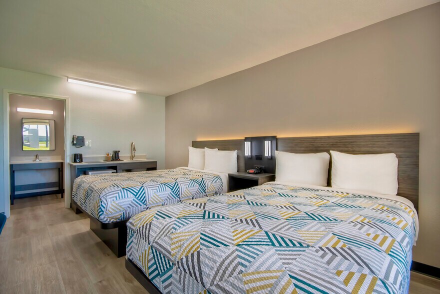 More Photos Of 26010 Southwest Fwy, Rosenberg Hotel For Sale