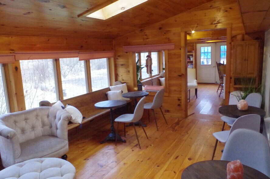 More Photos Of 133 Main St, High Falls Office For Lease