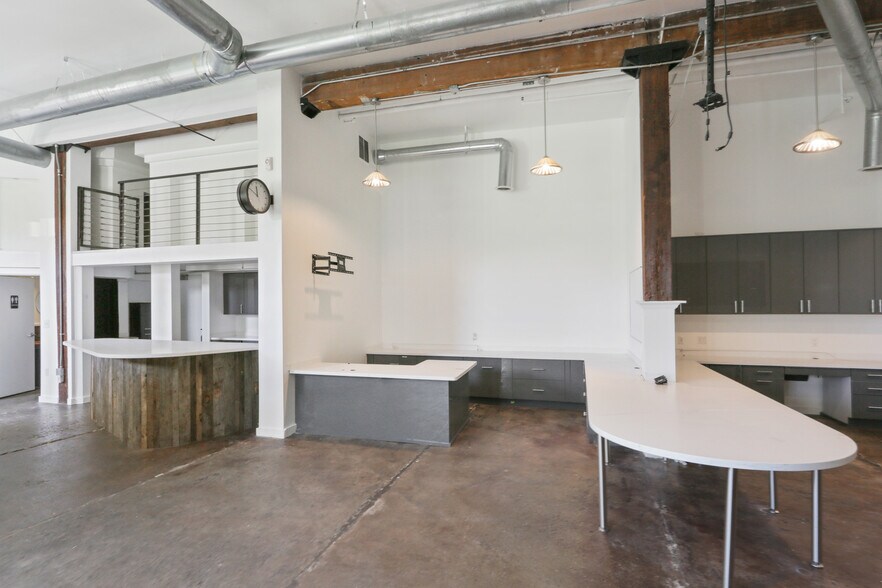 More Photos Of 887 W Marietta St NW, Atlanta Loft Creative Space For Lease