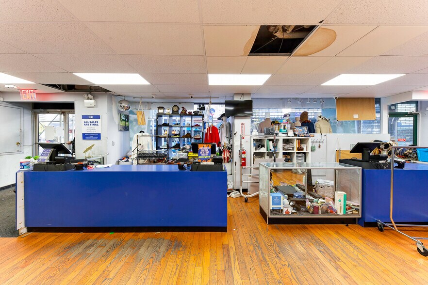 More Photos Of 7 W 14th St, New York Apartments For Lease