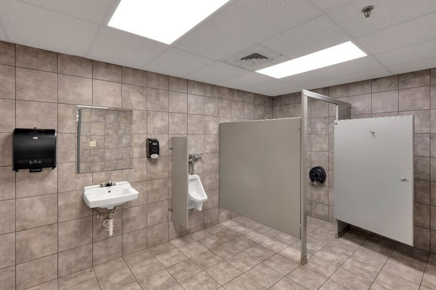 More Photos Of 1001 Ed Rutherford Dr, Greenville Manufacturing For Lease