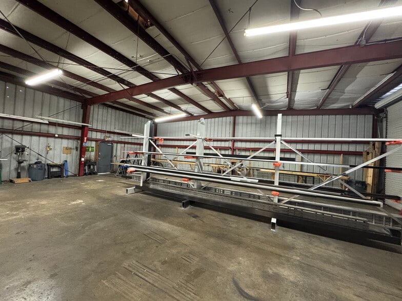 More Photos Of 2420 Concorde Dr, Fort Myers Warehouse For Lease