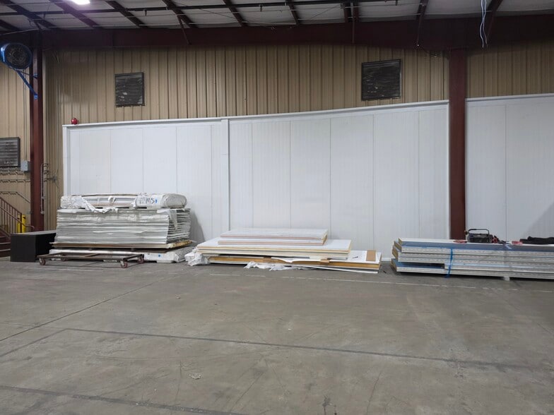 More Photos Of 318 Bell Park Dr, Woodstock Distribution For Lease