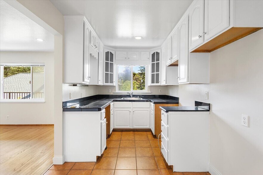 More Photos Of 31 Croxton Ave, Oakland Apartments For Sale