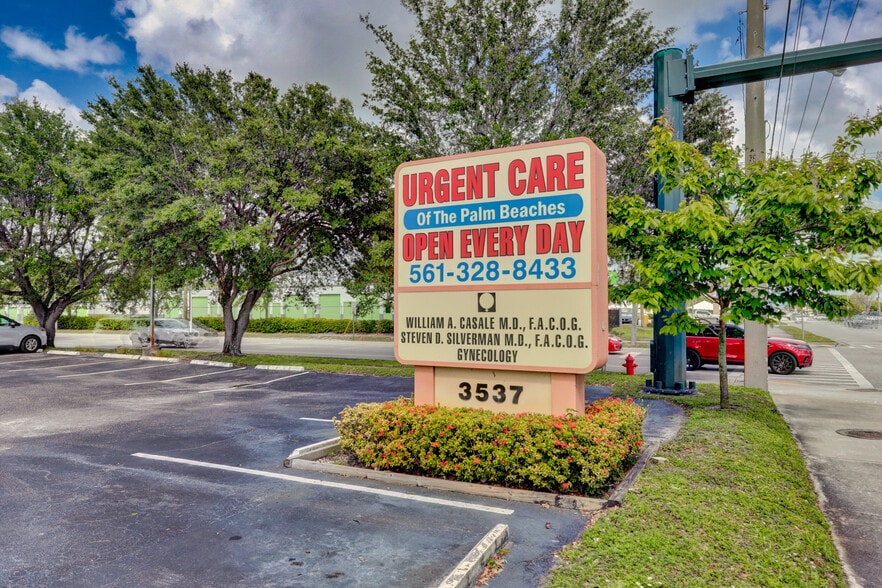 More Photos Of 3537 Forest Hill Blvd, West Palm Beach Medical For Lease