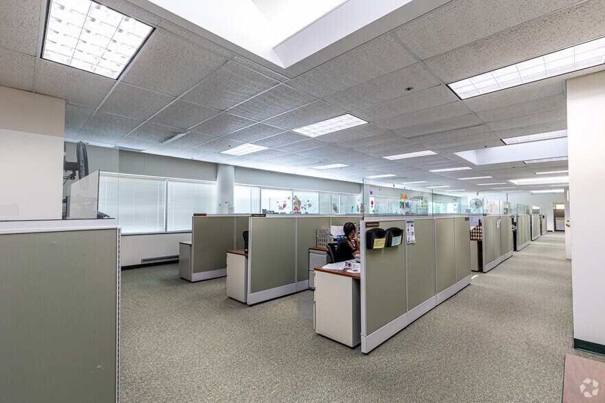 More Photos Of 877 South St, Pittsfield Office For Lease