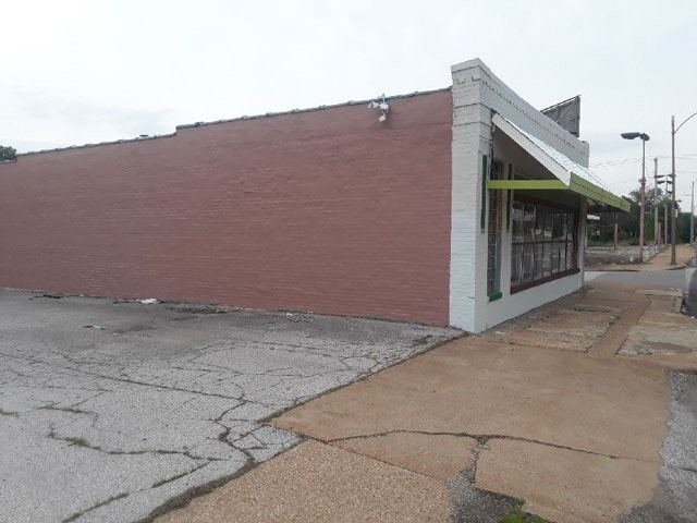 More Photos Of 2600 N Florissant Ave, Saint Louis Flex For Sale