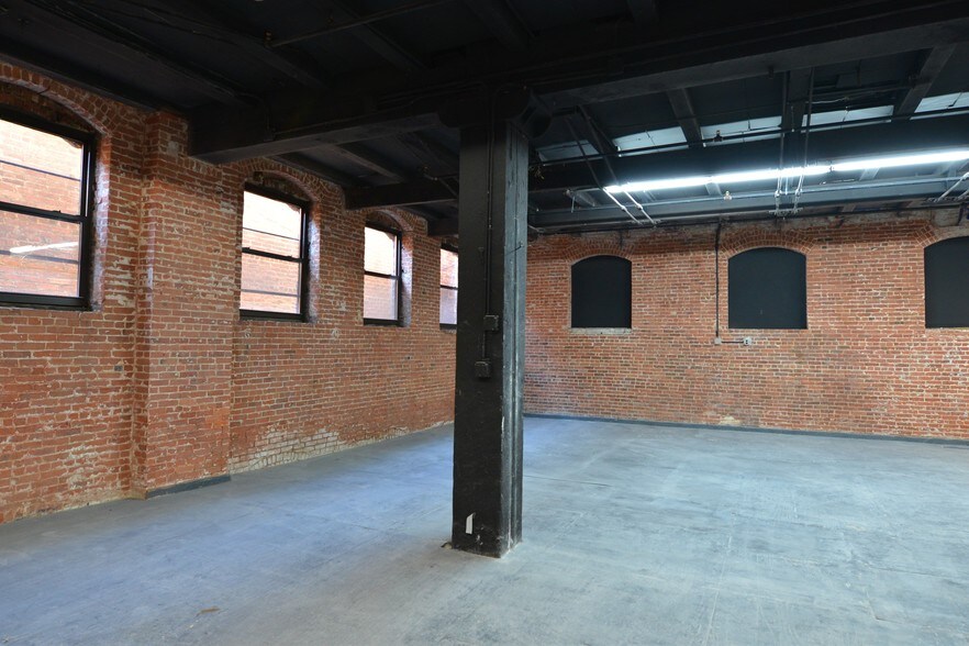 More Photos Of 16 Waverly Ave, Brooklyn Loft Creative Space For Lease