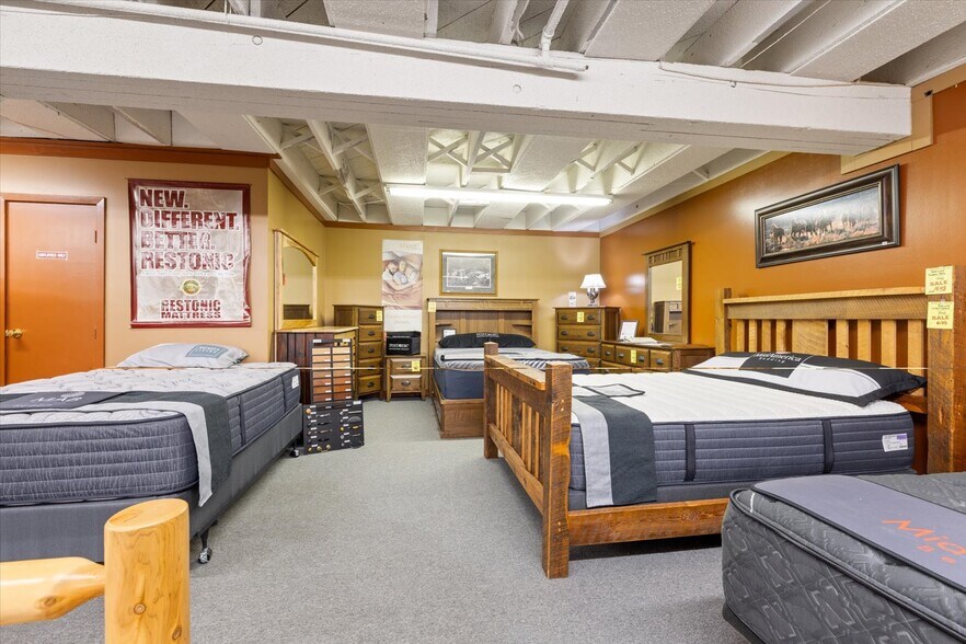 More Photos Of 816 NW 4th St, Grand Rapids General Retail For Sale