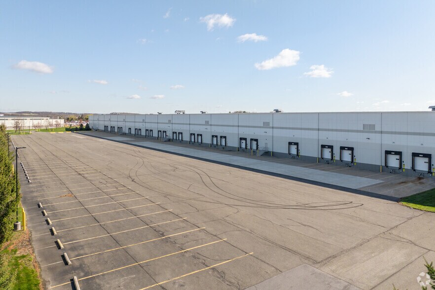 More Photos Of 9750 Commerce Cir, Kutztown Distribution For Lease
