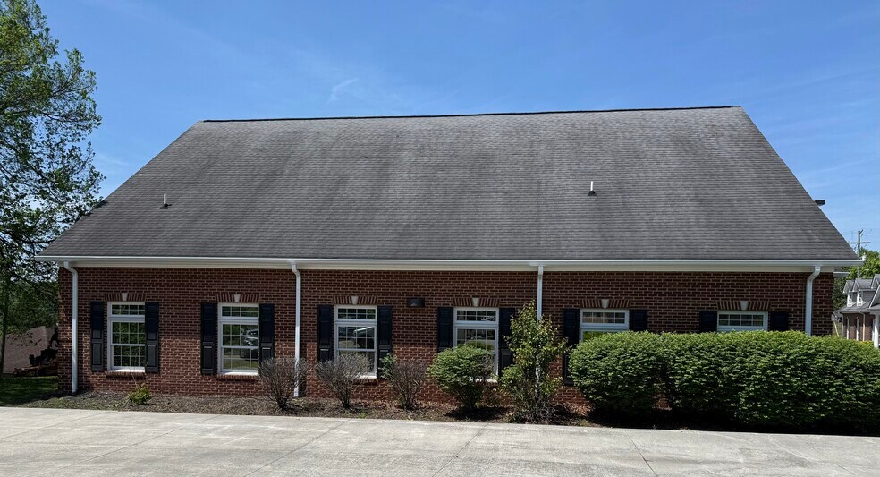 More Photos Of 122 Lynnwood, Knoxville Office For Sale