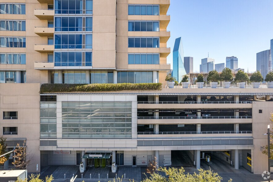 More Photos Of 2200 Victory Ave, Dallas Apartments For Lease