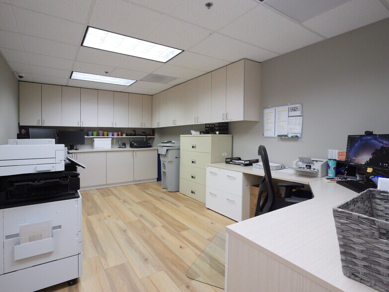 More Photos Of 25550 Hawthorne Blvd, Torrance Medical For Sale