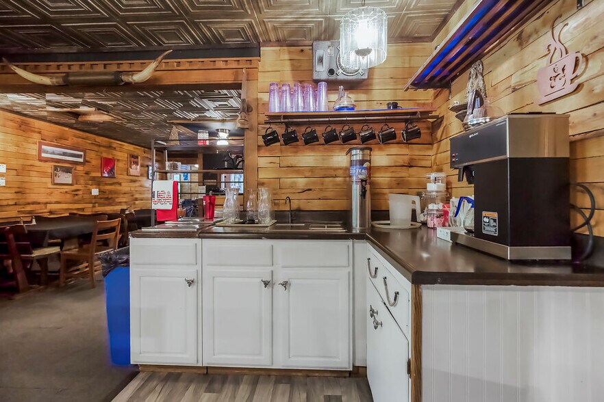 More Photos Of 24200 MO-45, Rushville Flex For Sale