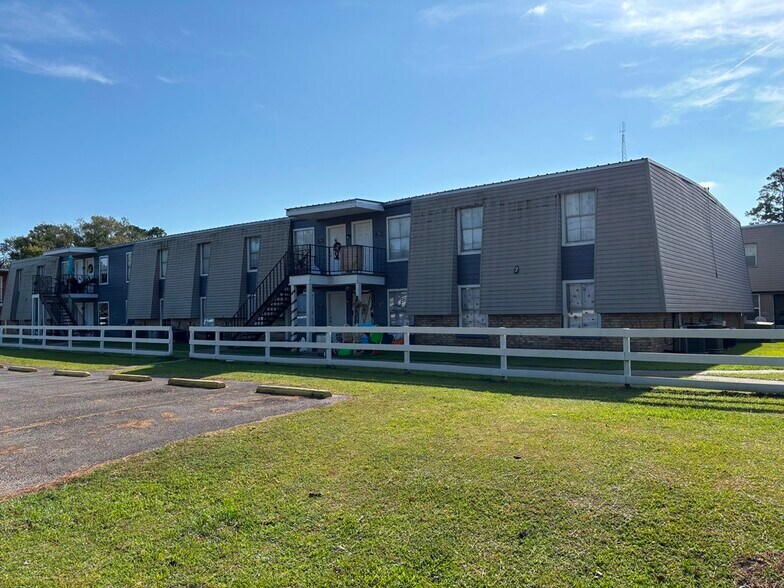 More Photos Of 475 S Denver St, Vidor Apartments For Sale