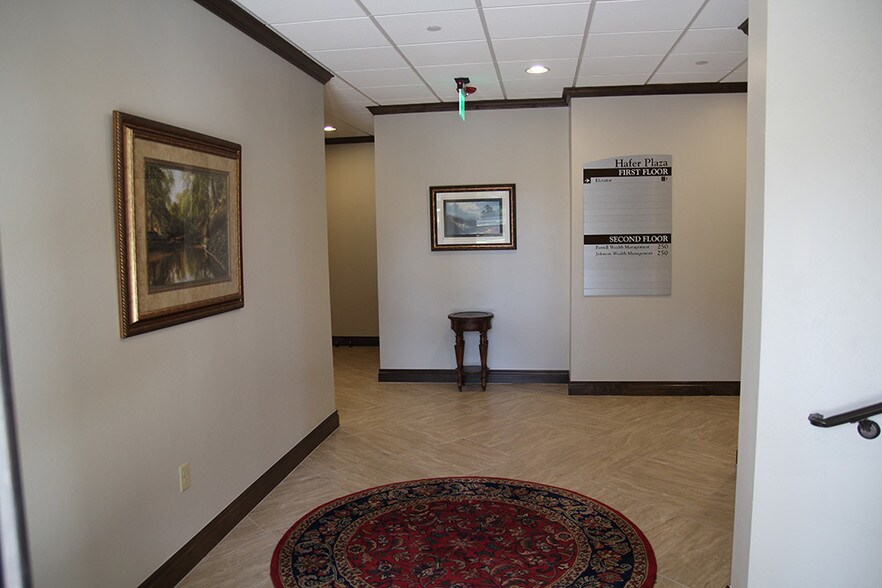 More Photos Of 1008 S Bryant Ave, Edmond Office For Lease