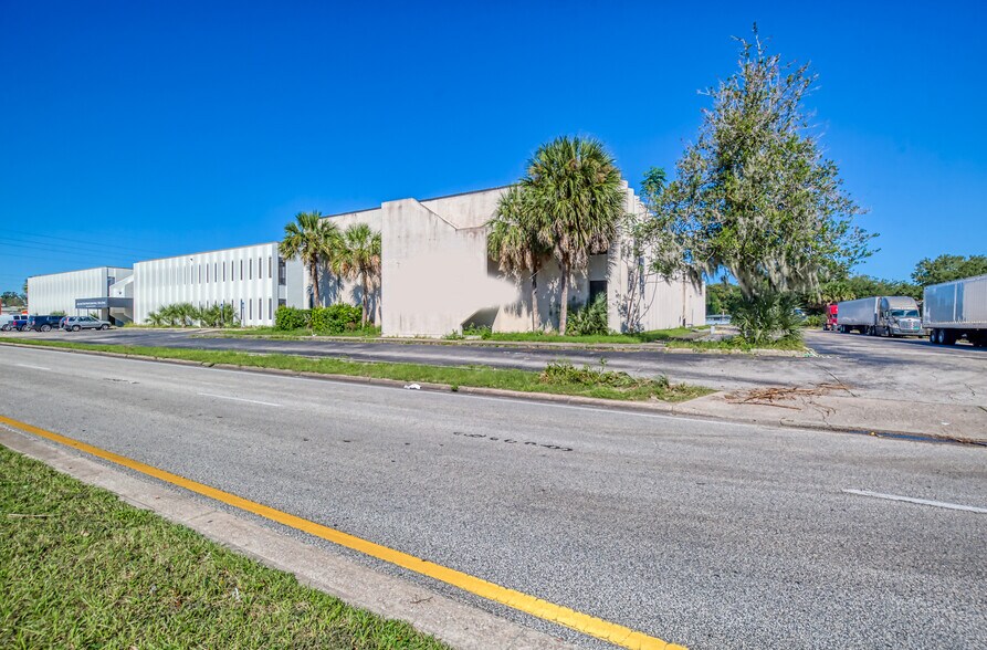 More Photos Of 6501 Arlington Expy, Jacksonville Office Residential For Lease