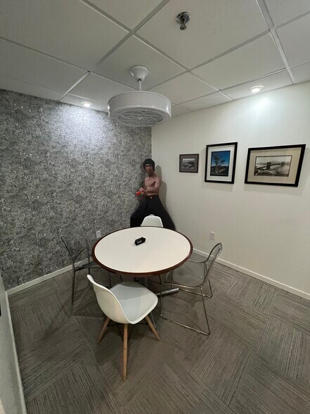 More Photos Of 901 W 9th St, Austin Office For Lease
