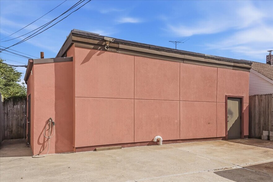 More Photos Of 816 Hempstead Tpke, Franklin Square Office For Lease
