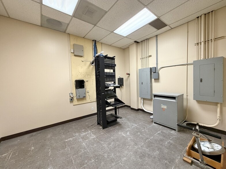 More Photos Of 16702-16800 Valley View Ave, La Mirada Research And Development For Lease