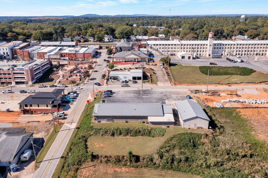 More Photos Of 179 E Moreno St, Buford General Retail For Sale