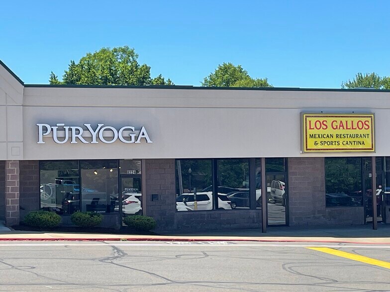 More Photos Of 8202-8280 E Market St, Warren Unknown For Lease