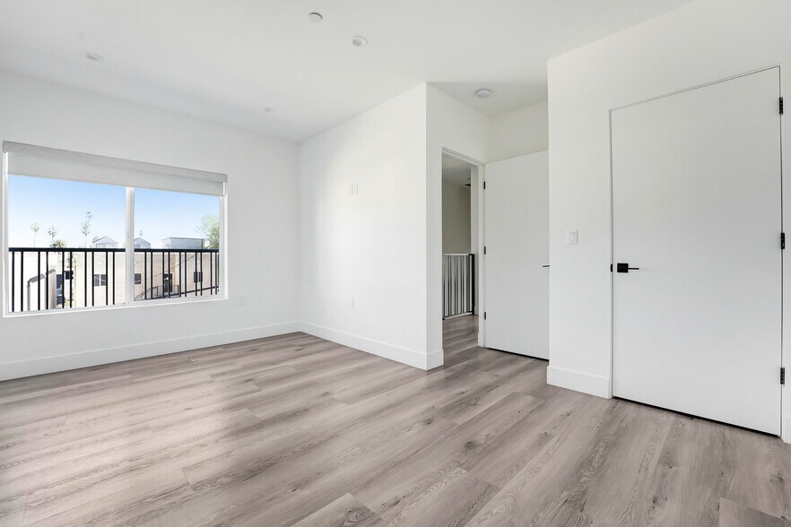 More Photos Of 21721 Hart St, Canoga Park Apartments For Sale