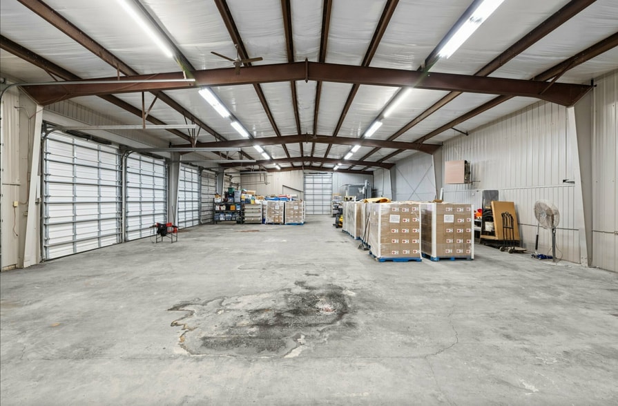 More Photos Of 427 Cedar Point Blvd, Cedar Point Warehouse For Sale