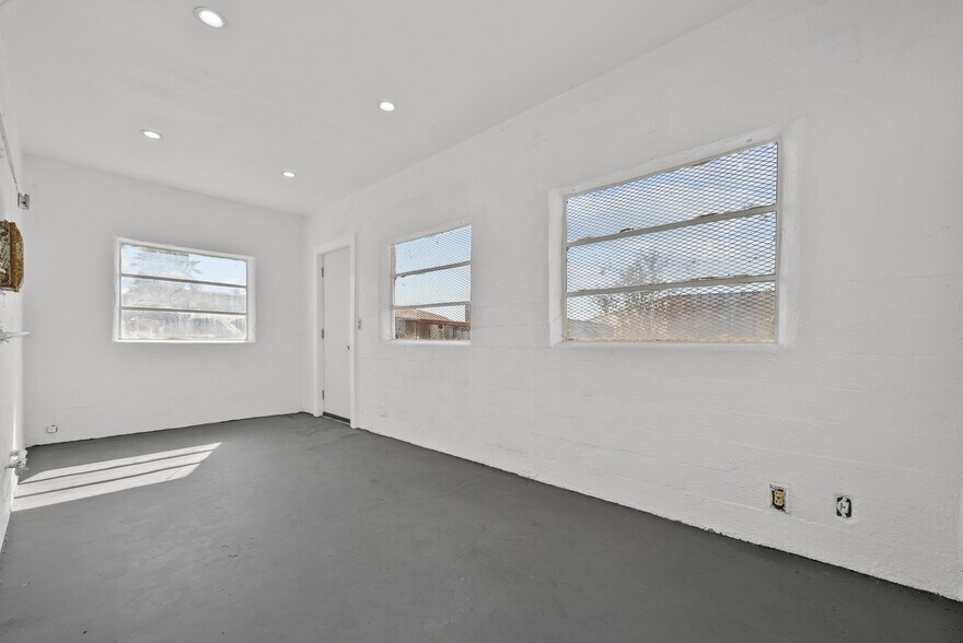 More Photos Of 550 Highway 46, Wasco Warehouse For Lease