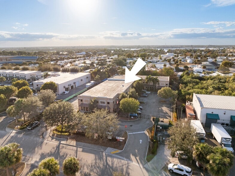 Primary Photo Of 2580-2590 SE Willoughby Blvd, Stuart Schools For Sale